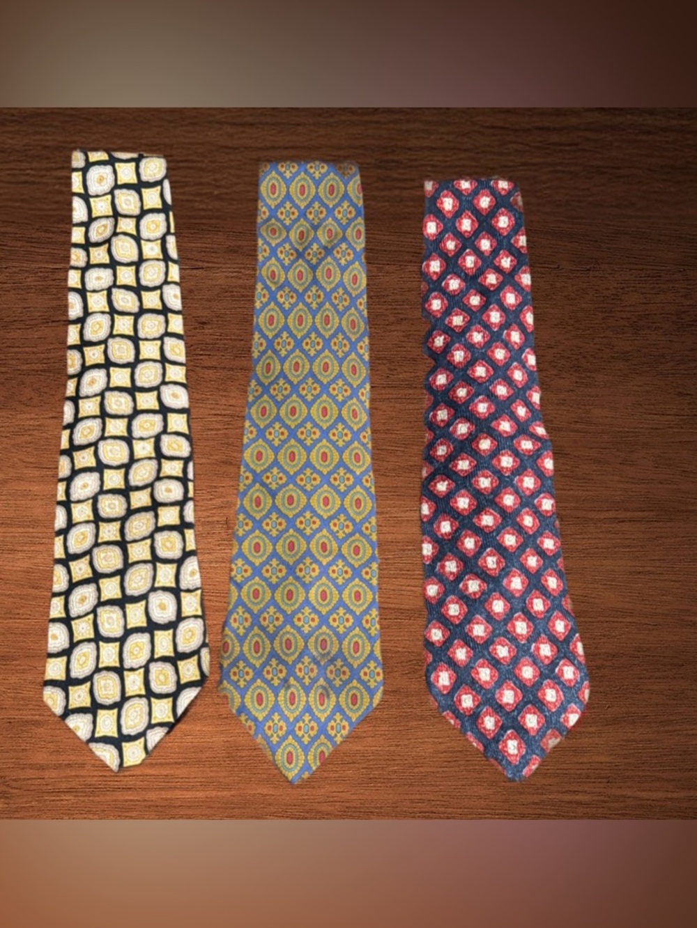 VINTAGE GAP MENS NECK TIE. Lot of 3.